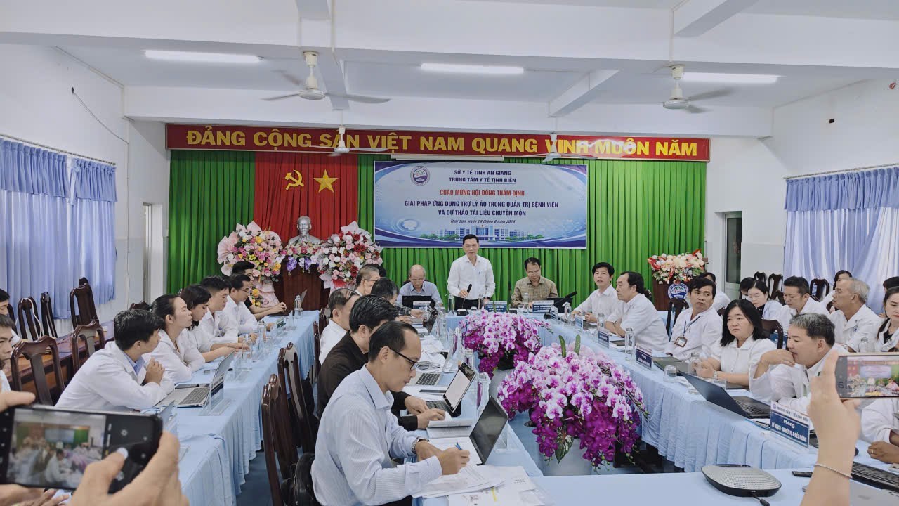 Trung tâm Y tế Tịnh Biên tổ chức thẩm định, đánh giá giải pháp ứng dụng trợ lý ảo trong quản trị bệnh viện.
